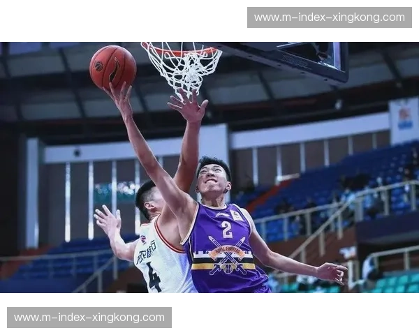 廖三宁突破分球激活进攻 持球威胁创造外围投篮空间